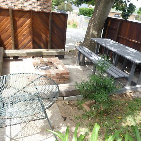 Shalom Self Catering Hotel Kleinmond Exterior photo